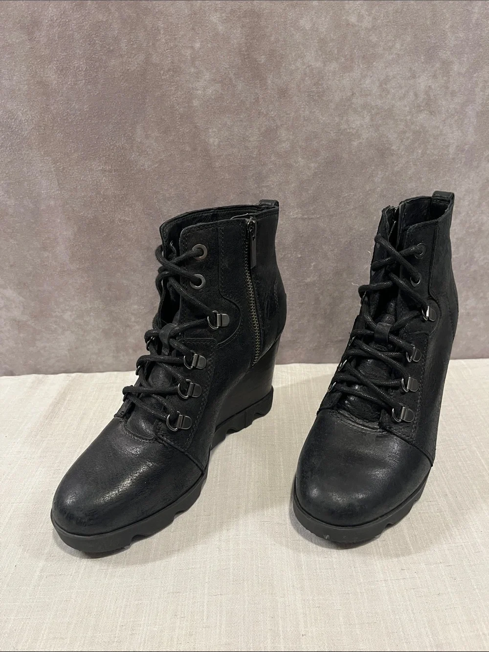 Sorel Lace-Up Wedge Ankle Boots - size 8